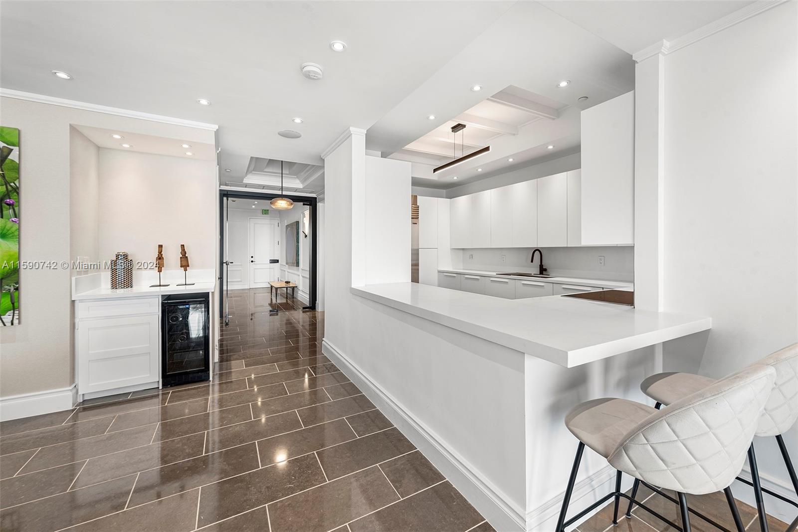CONTINUUM ON SOUTH BEACH - Residential