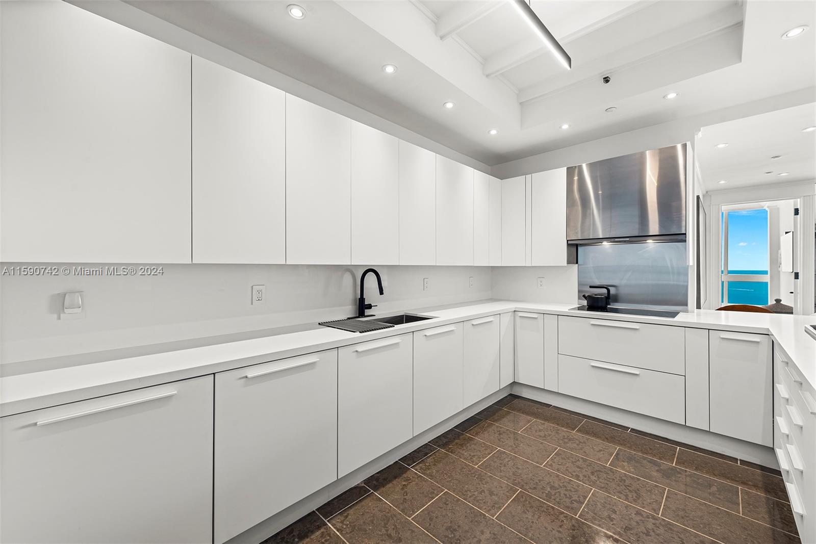 CONTINUUM ON SOUTH BEACH - Residential
