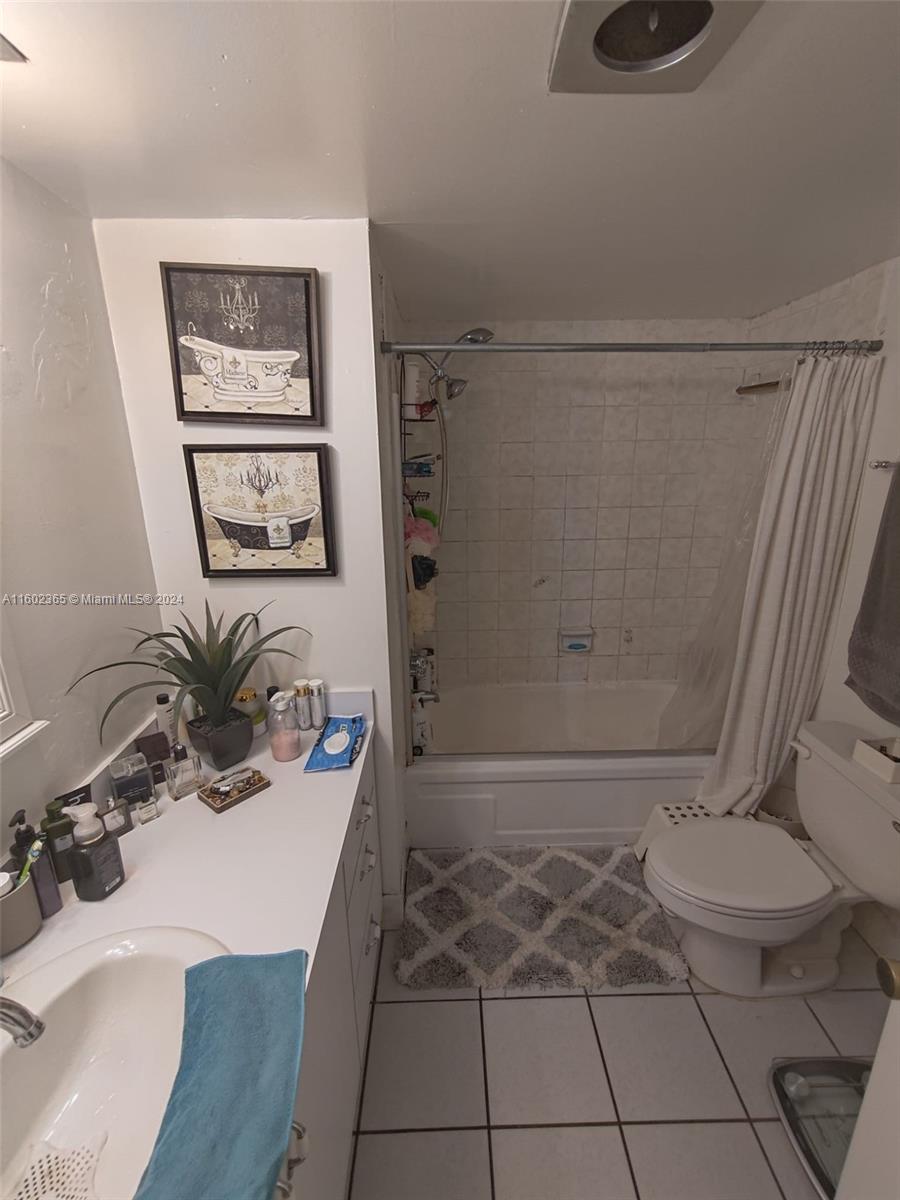 COMMODORE PLAZA CONDO - Residential