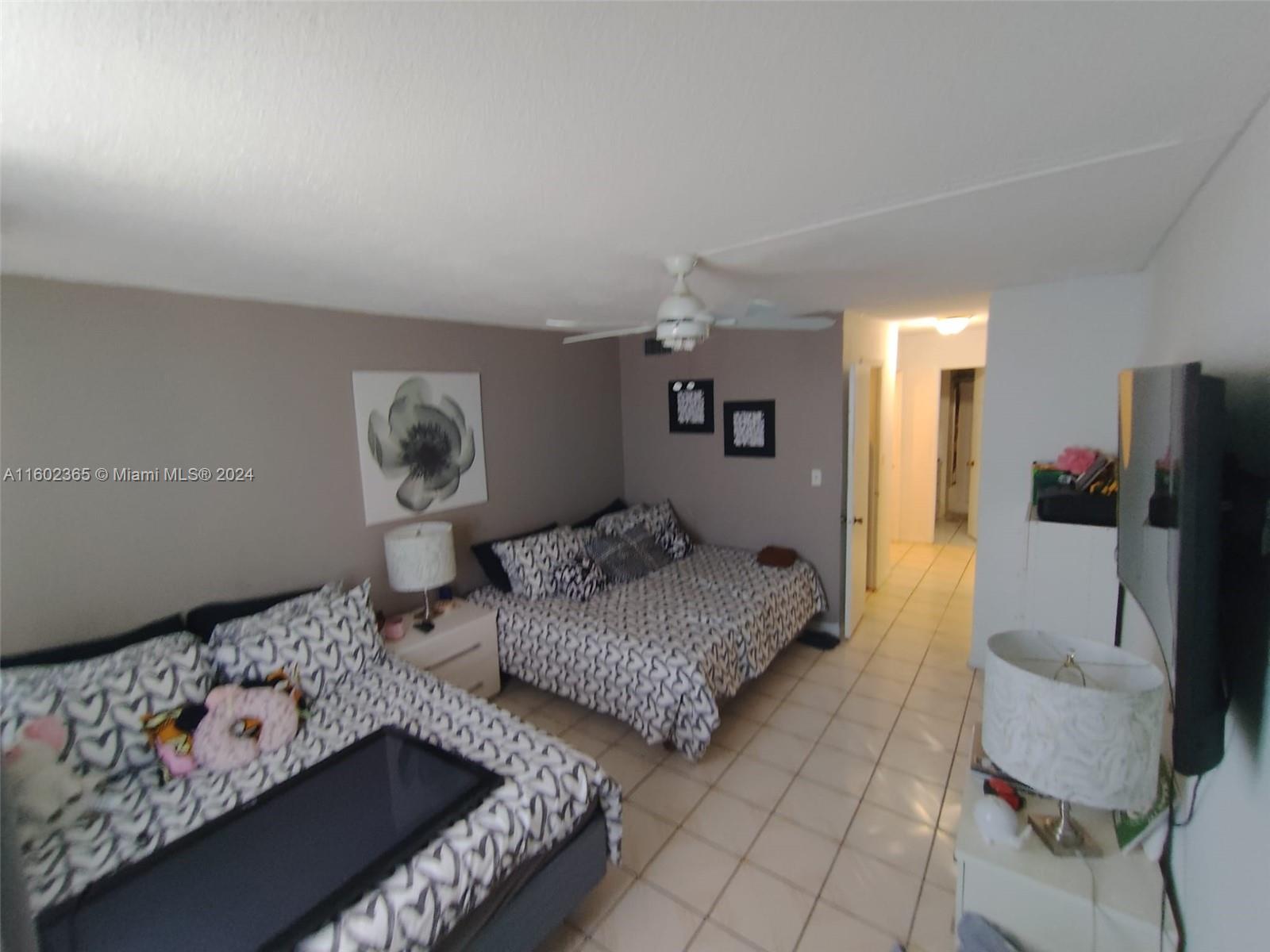 COMMODORE PLAZA CONDO - Residential