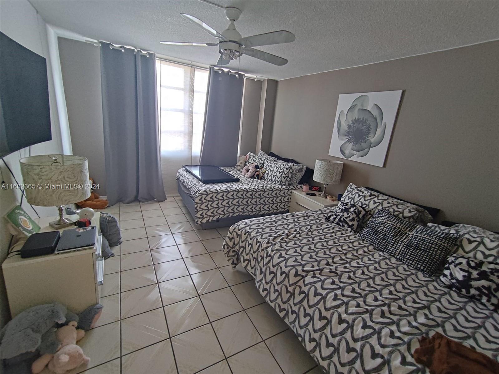 COMMODORE PLAZA CONDO - Residential