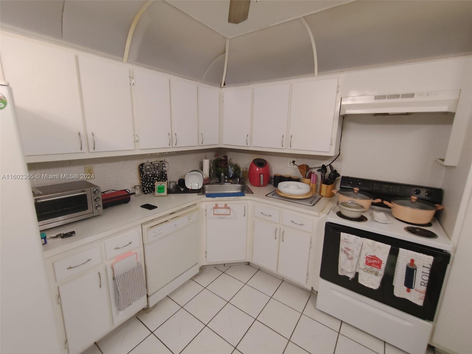 COMMODORE PLAZA CONDO - Residential