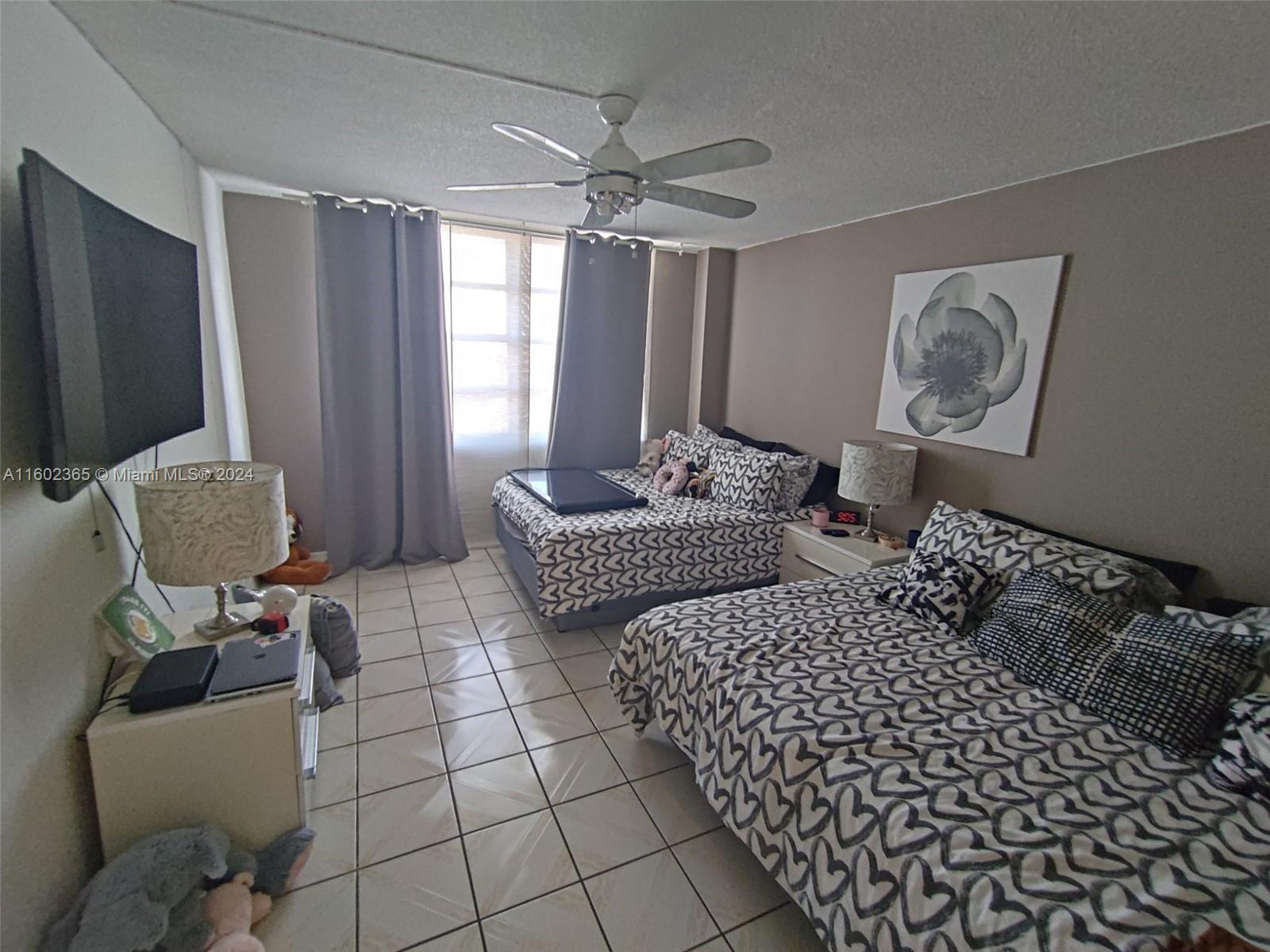 COMMODORE PLAZA CONDO - Residential