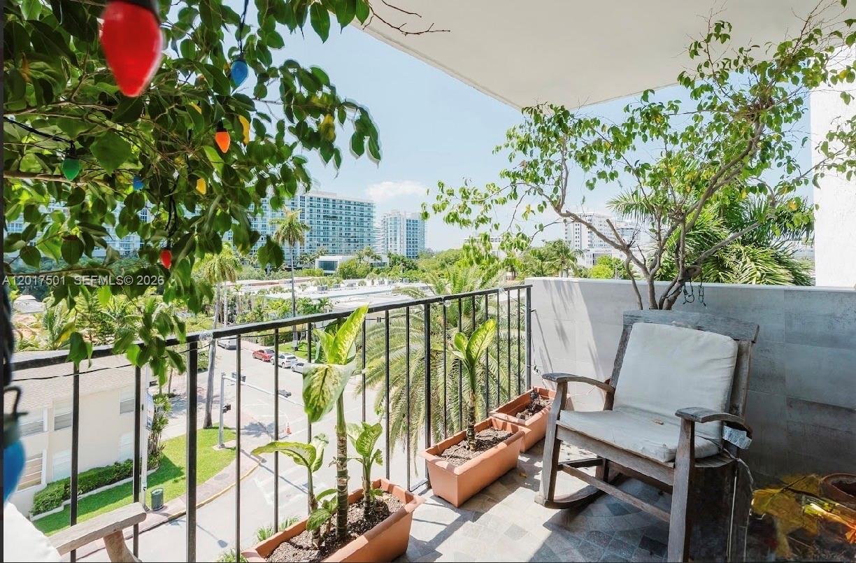 BAYSHORE TERRACE CONDO - Residential