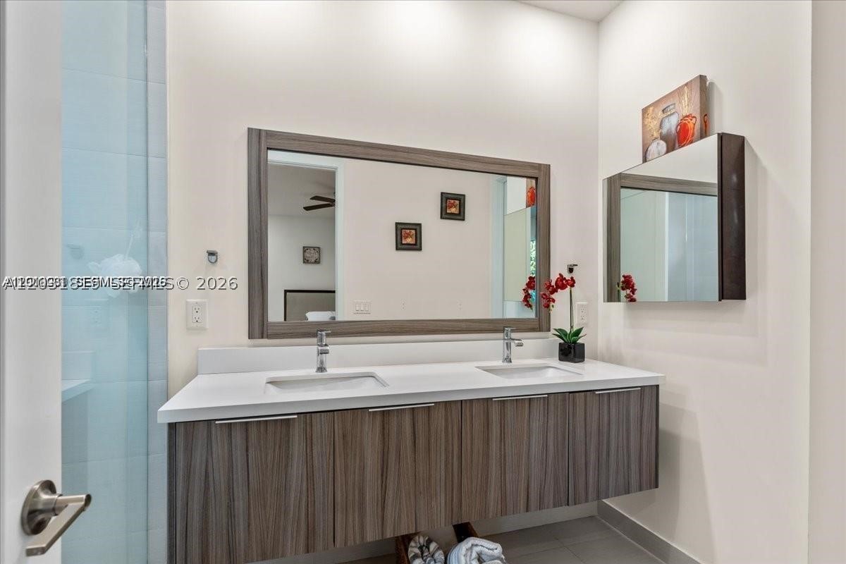 LANDMARK AT DORAL CENTRAL - Residential Lease
