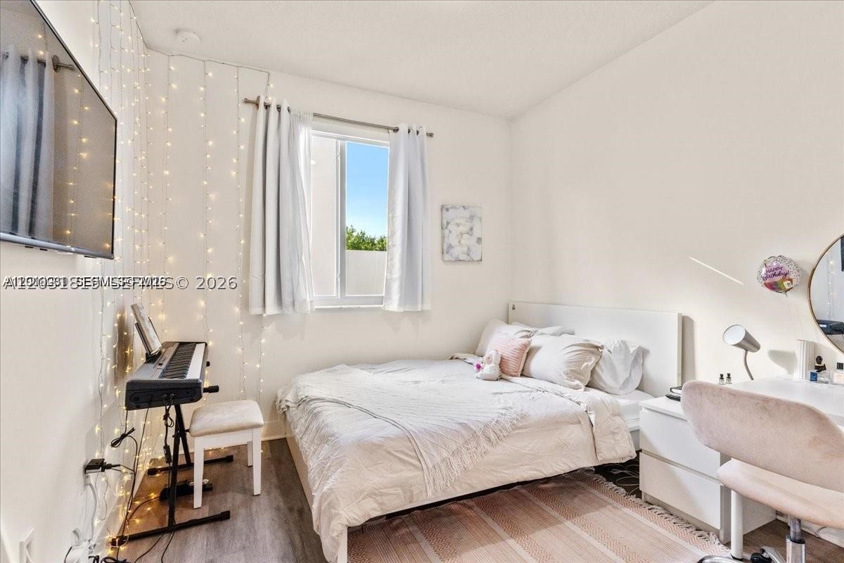 LANDMARK AT DORAL CENTRAL - Residential Lease