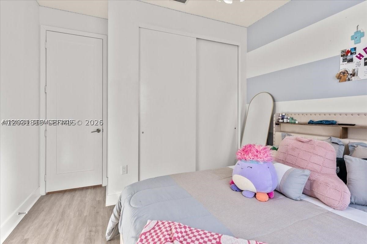 LANDMARK AT DORAL CENTRAL - Residential Lease