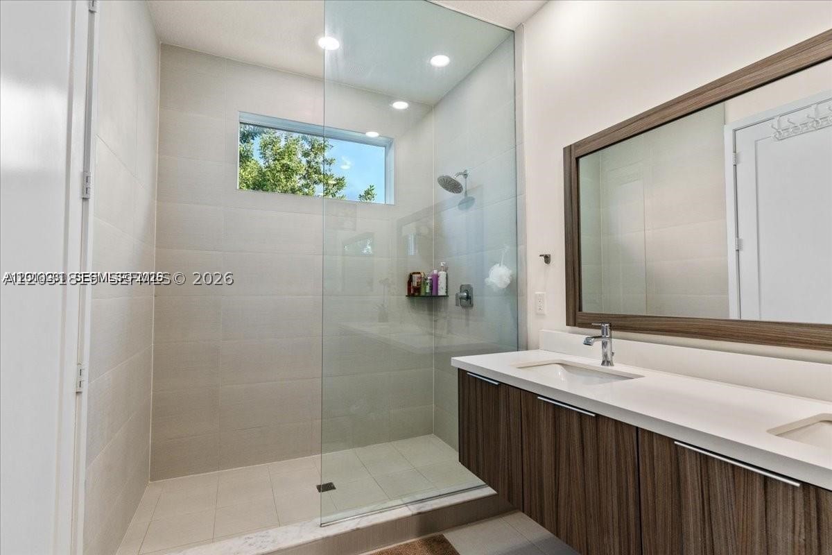 LANDMARK AT DORAL CENTRAL - Residential Lease