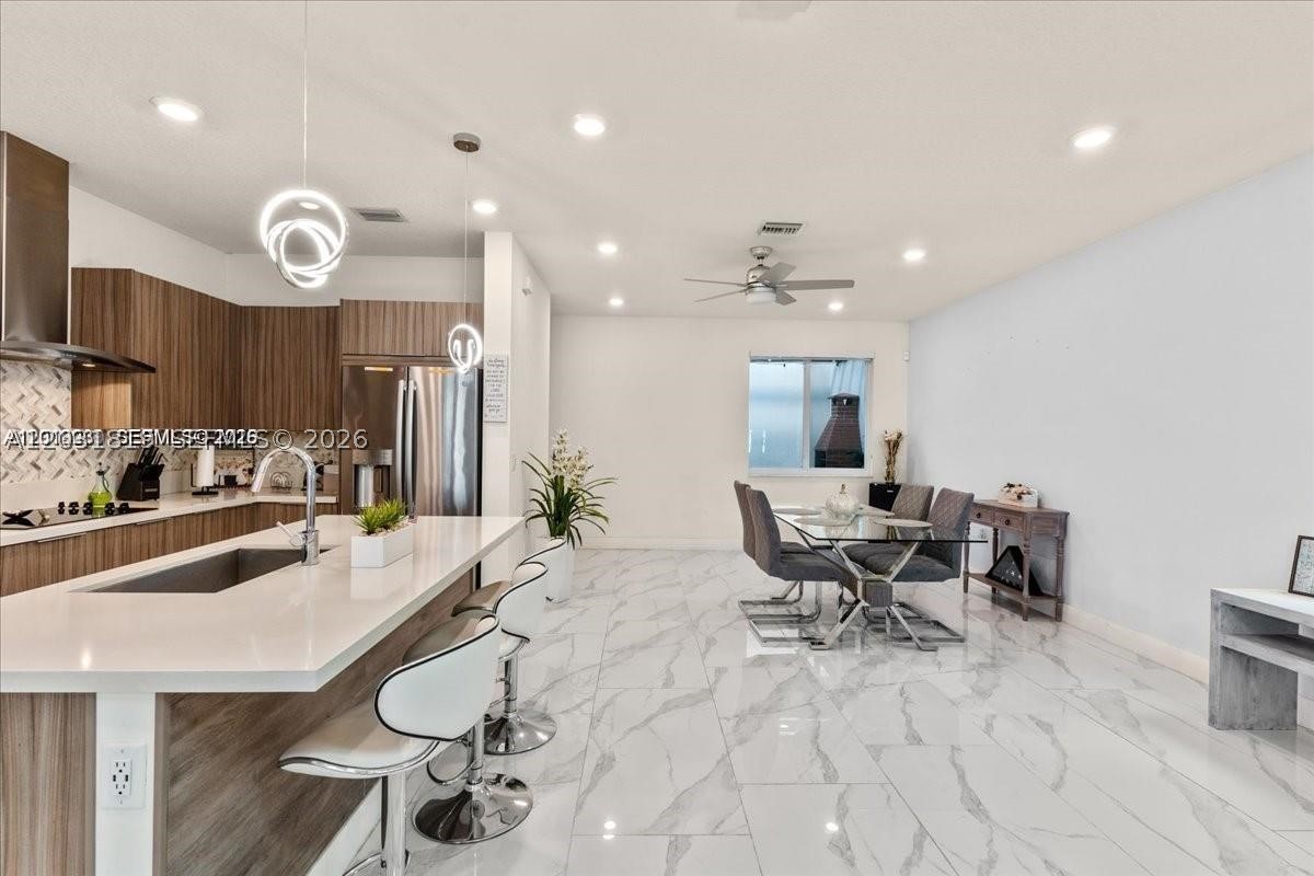 LANDMARK AT DORAL CENTRAL - Residential Lease