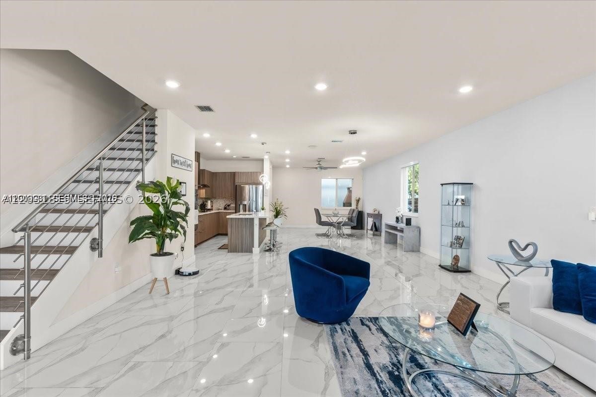 LANDMARK AT DORAL CENTRAL - Residential Lease