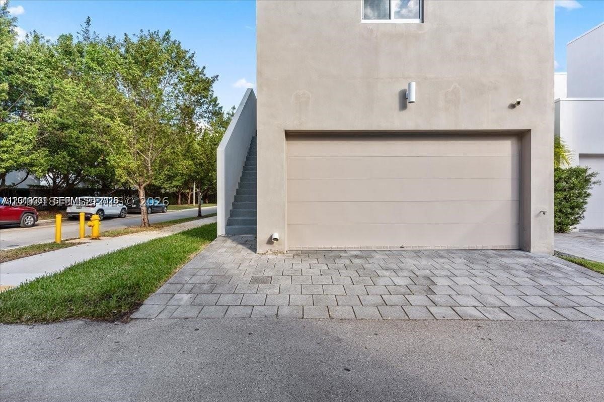 LANDMARK AT DORAL CENTRAL - Residential Lease