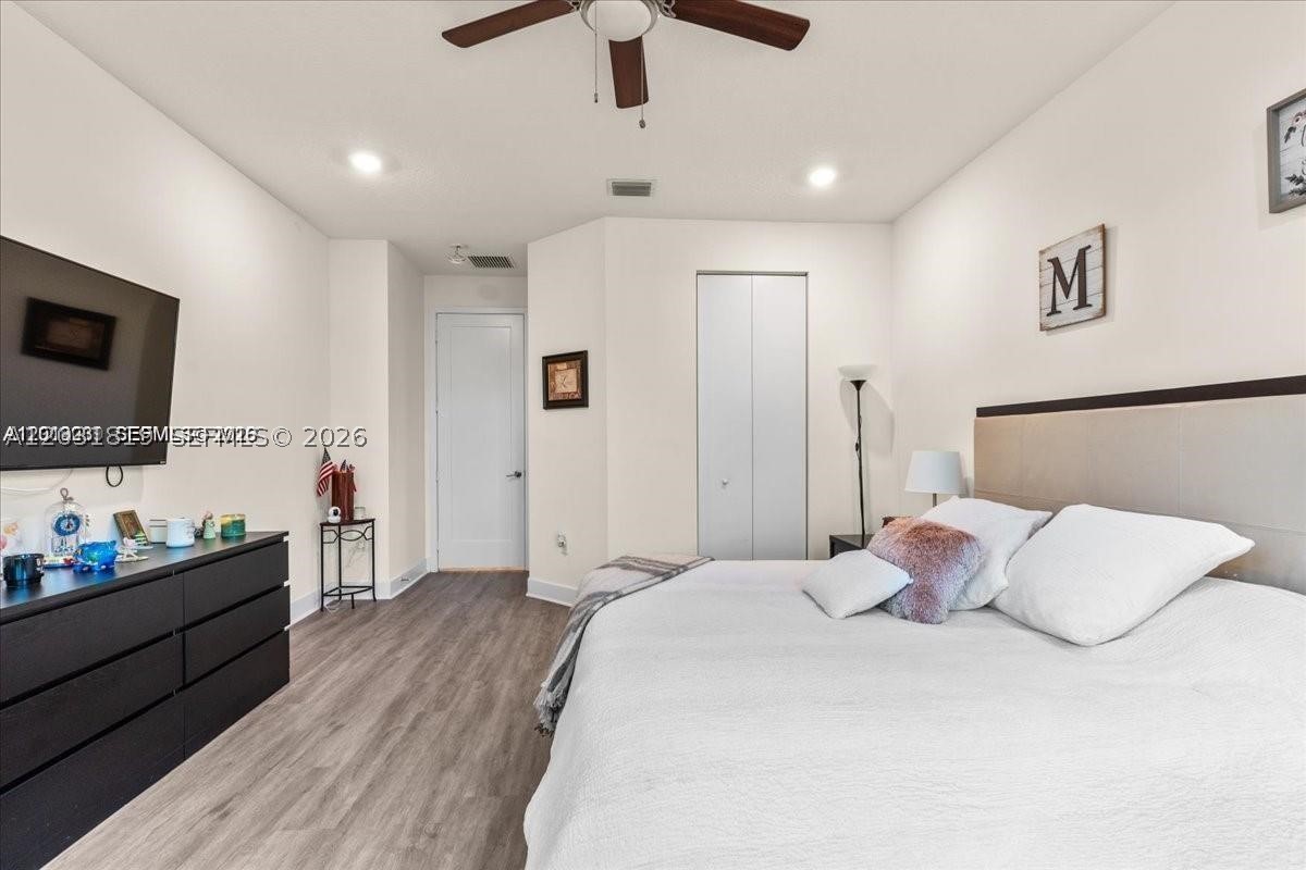 LANDMARK AT DORAL CENTRAL - Residential Lease
