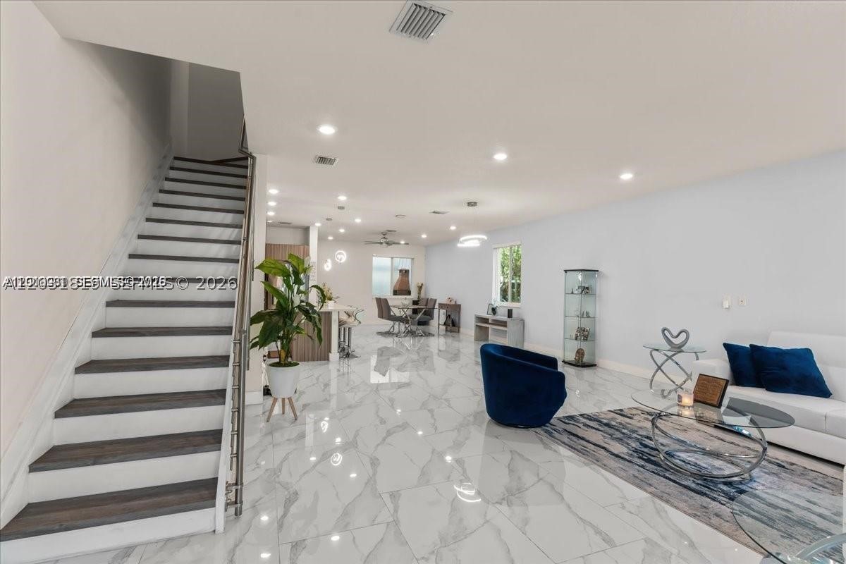 LANDMARK AT DORAL CENTRAL - Residential Lease