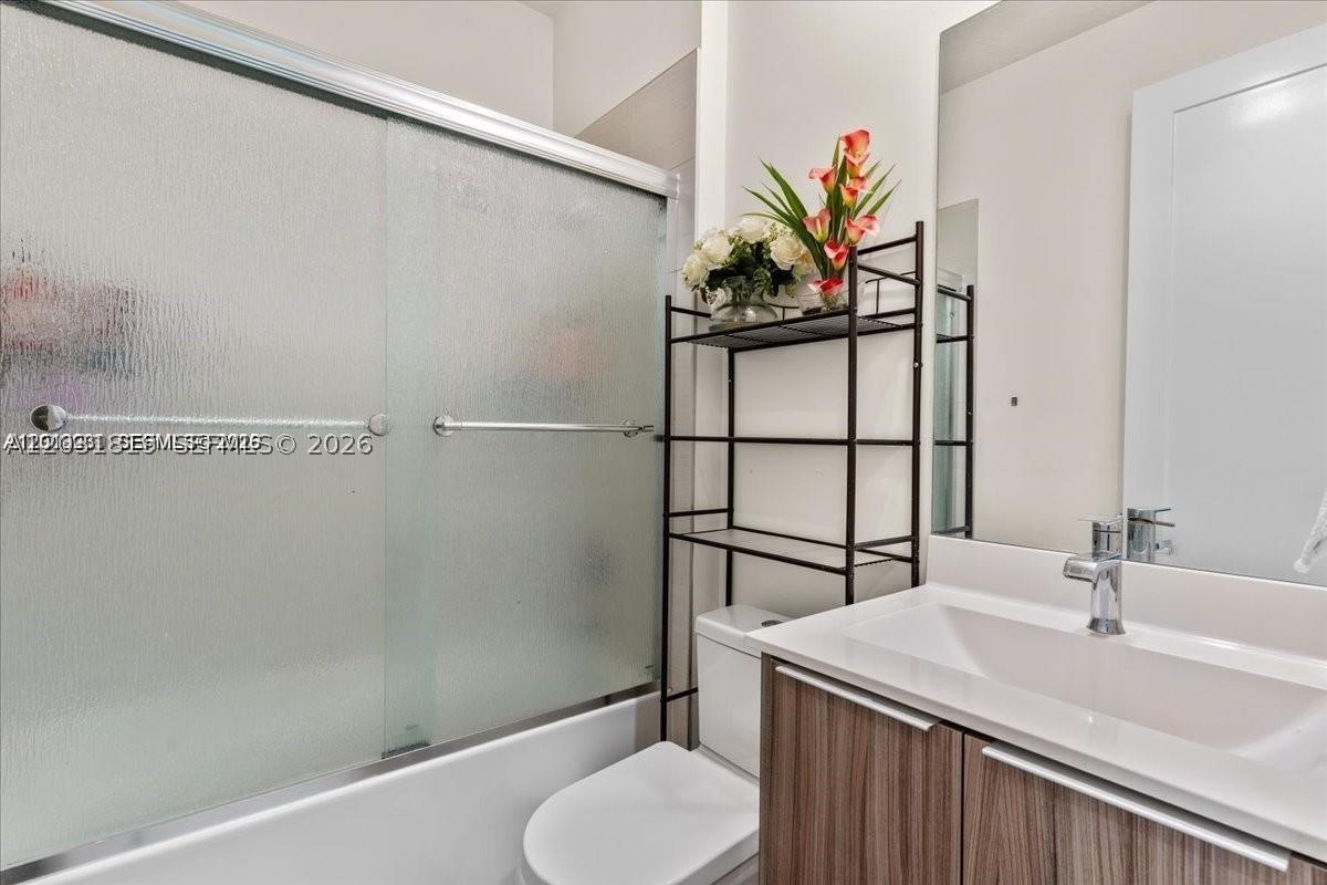 LANDMARK AT DORAL CENTRAL - Residential Lease
