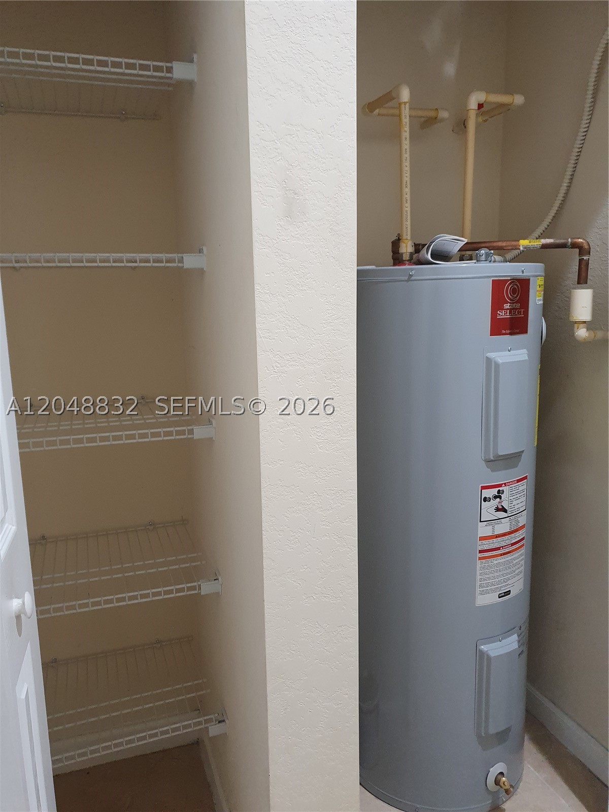 KENDALL COMMONS RESIDENTI - Residential Lease