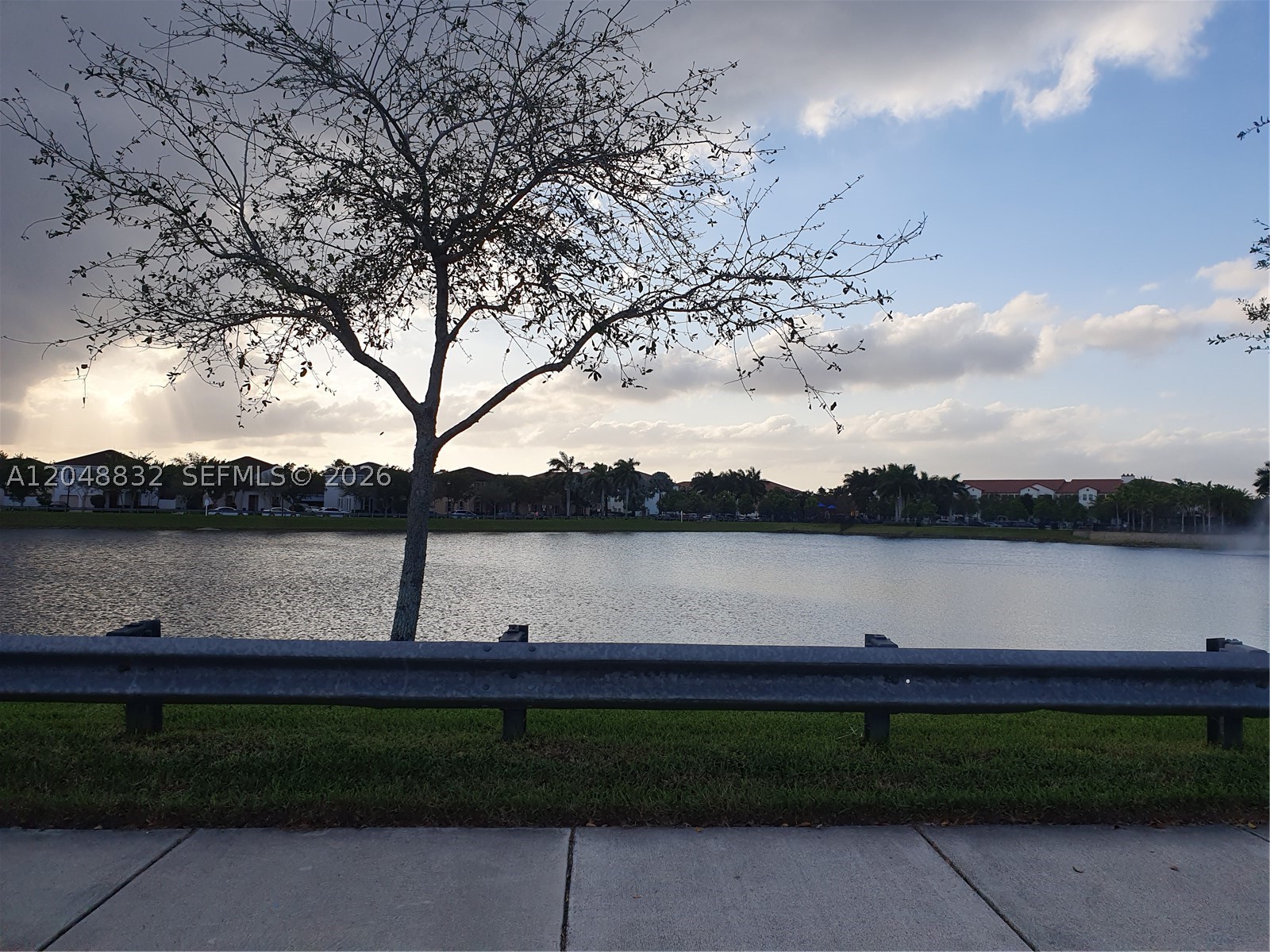 KENDALL COMMONS RESIDENTI - Residential Lease