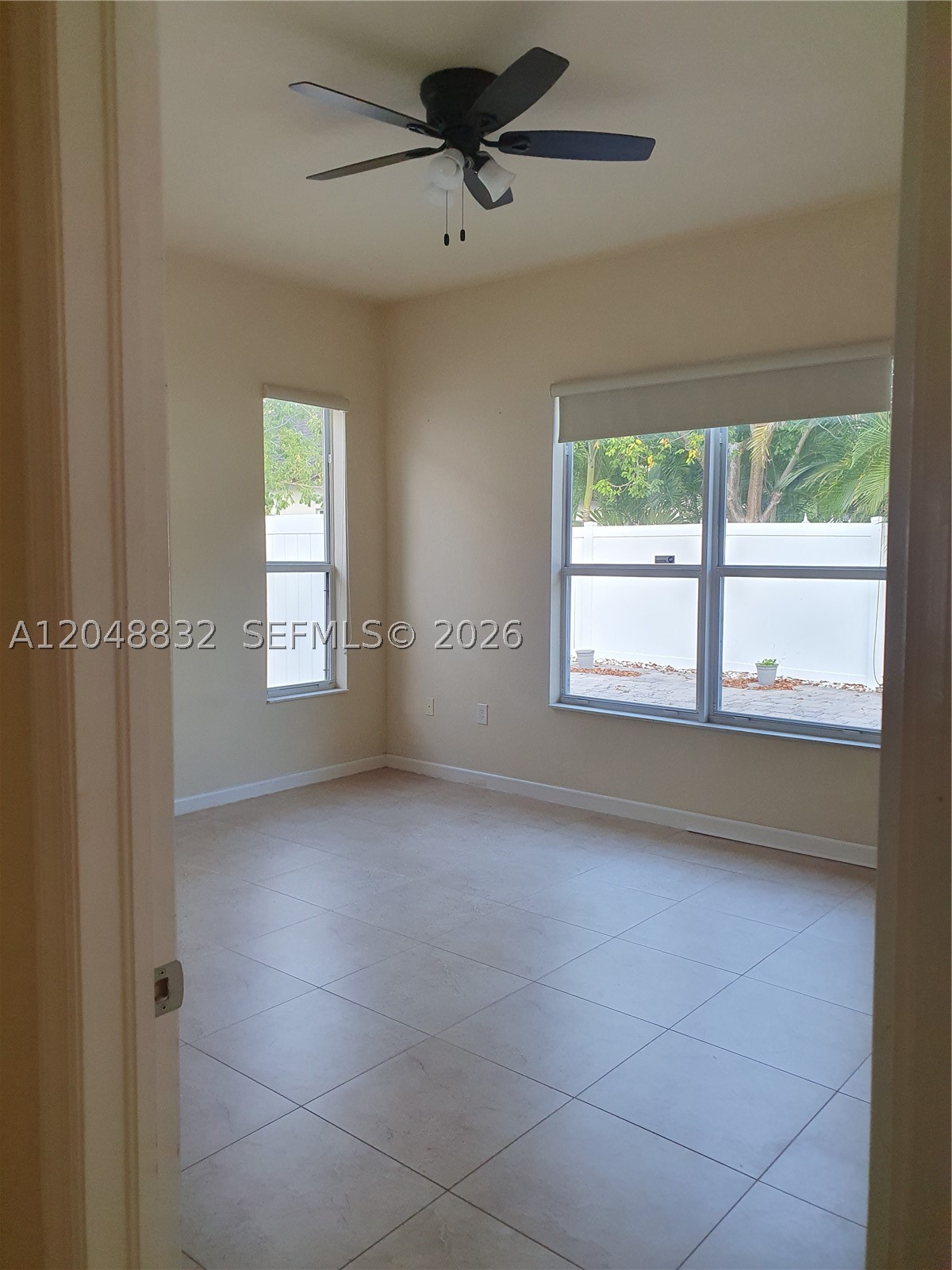 KENDALL COMMONS RESIDENTI - Residential Lease