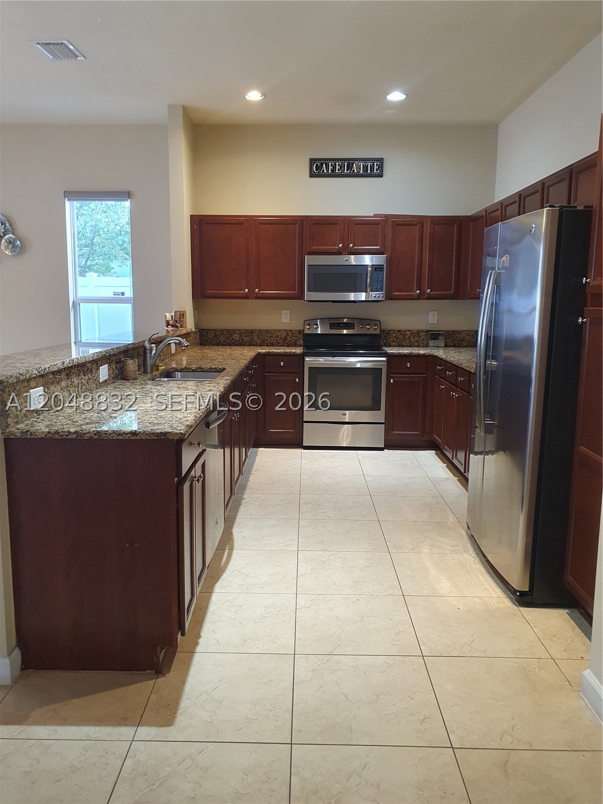 KENDALL COMMONS RESIDENTI - Residential Lease