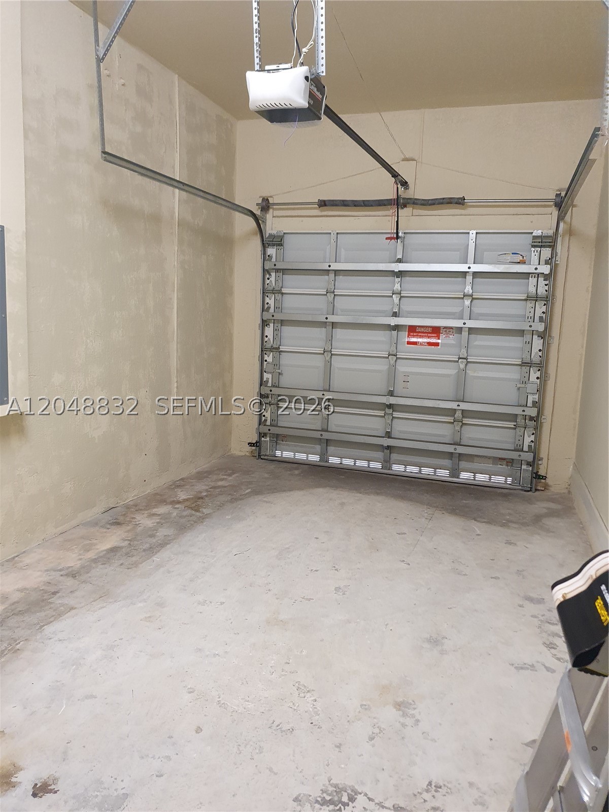 KENDALL COMMONS RESIDENTI - Residential Lease