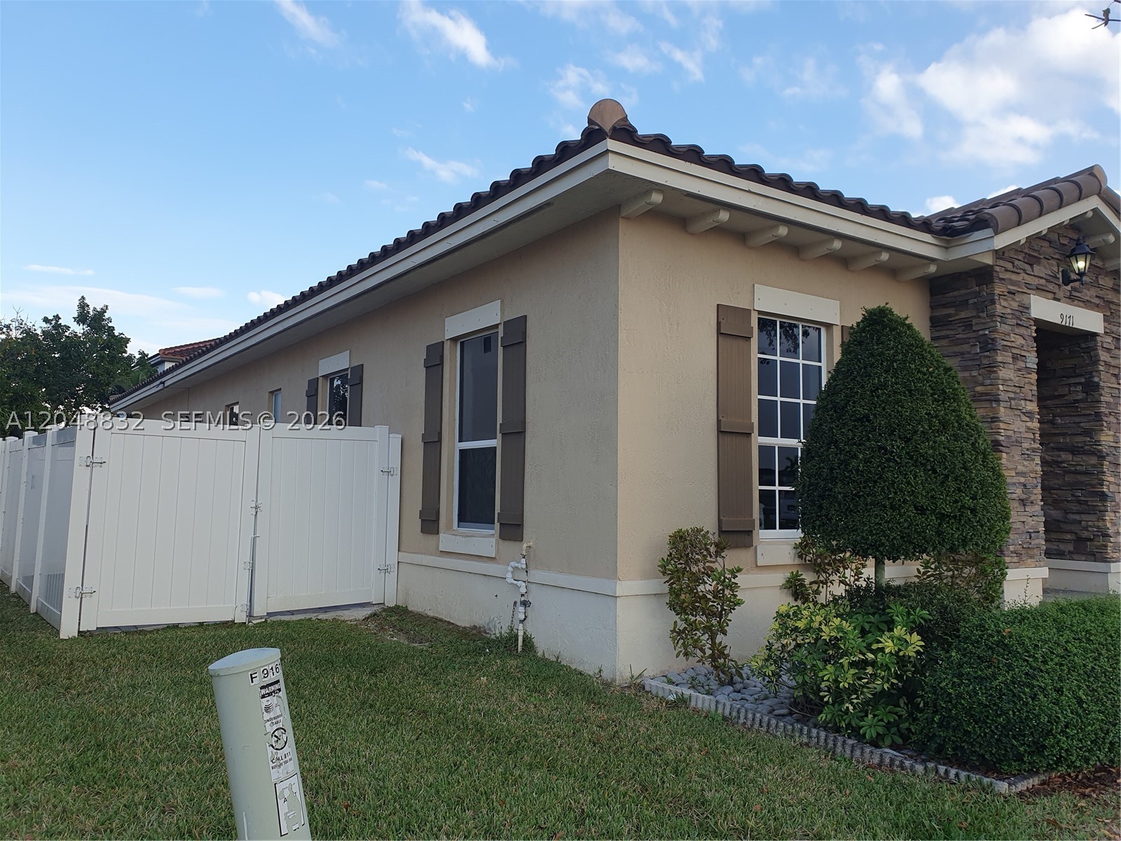 KENDALL COMMONS RESIDENTI - Residential Lease