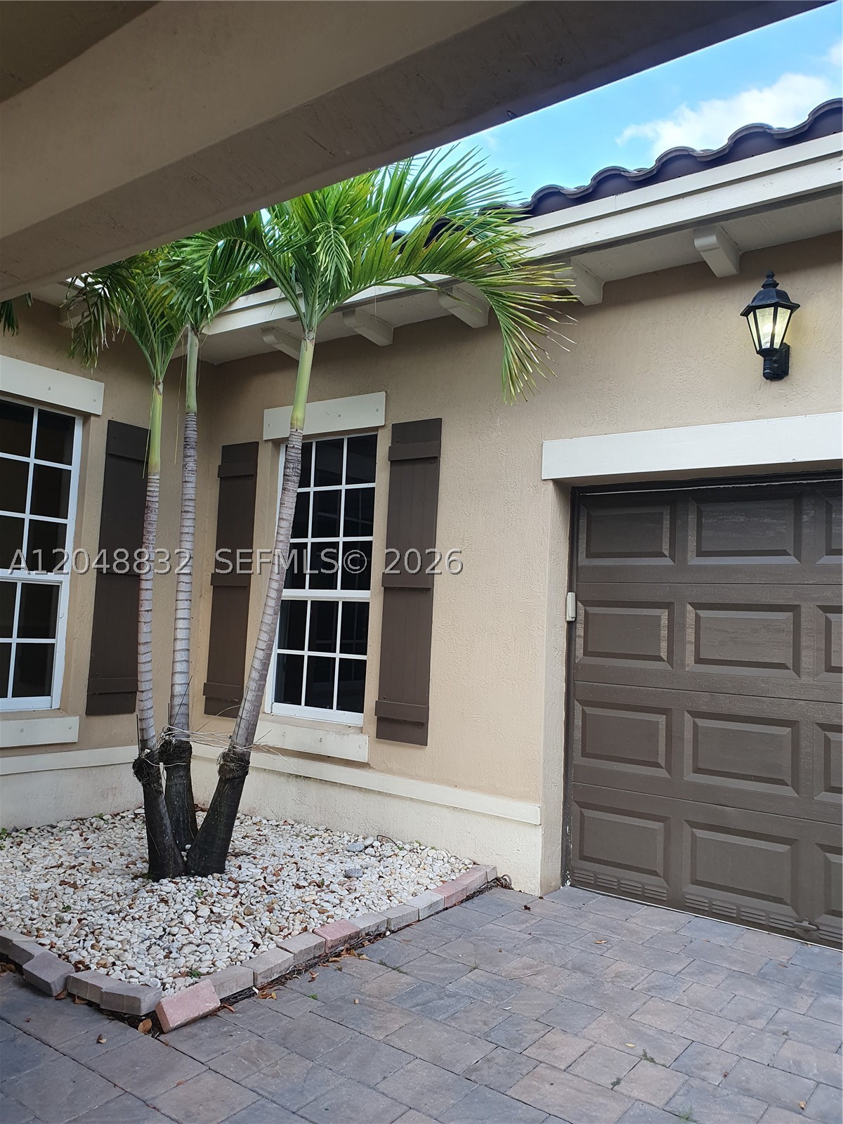 KENDALL COMMONS RESIDENTI - Residential Lease