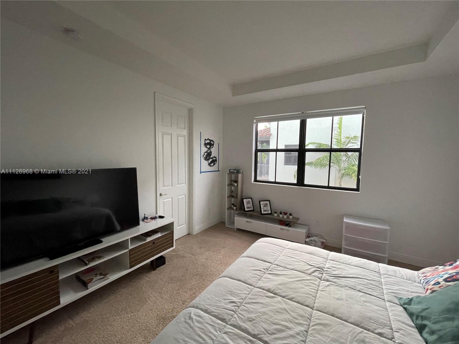 DOWNTOWN DORAL DUTCHER - Residential Lease