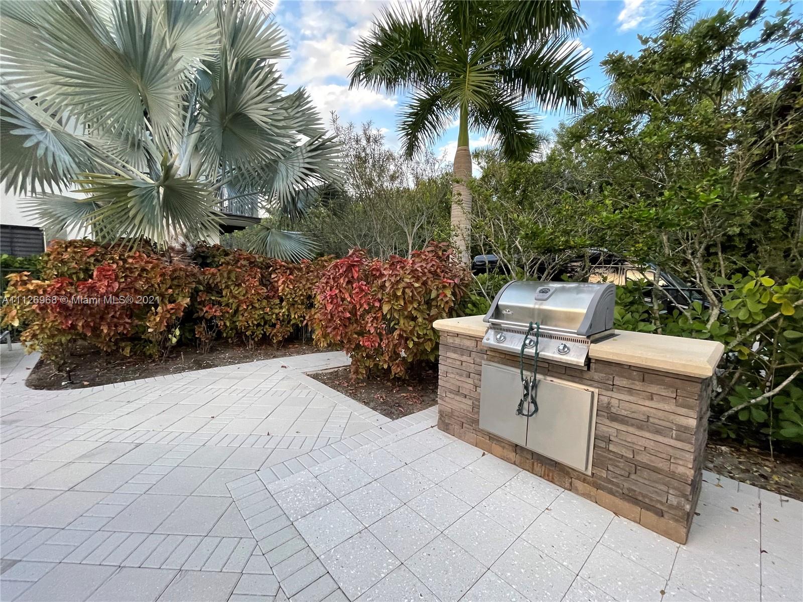 DOWNTOWN DORAL DUTCHER - Residential Lease
