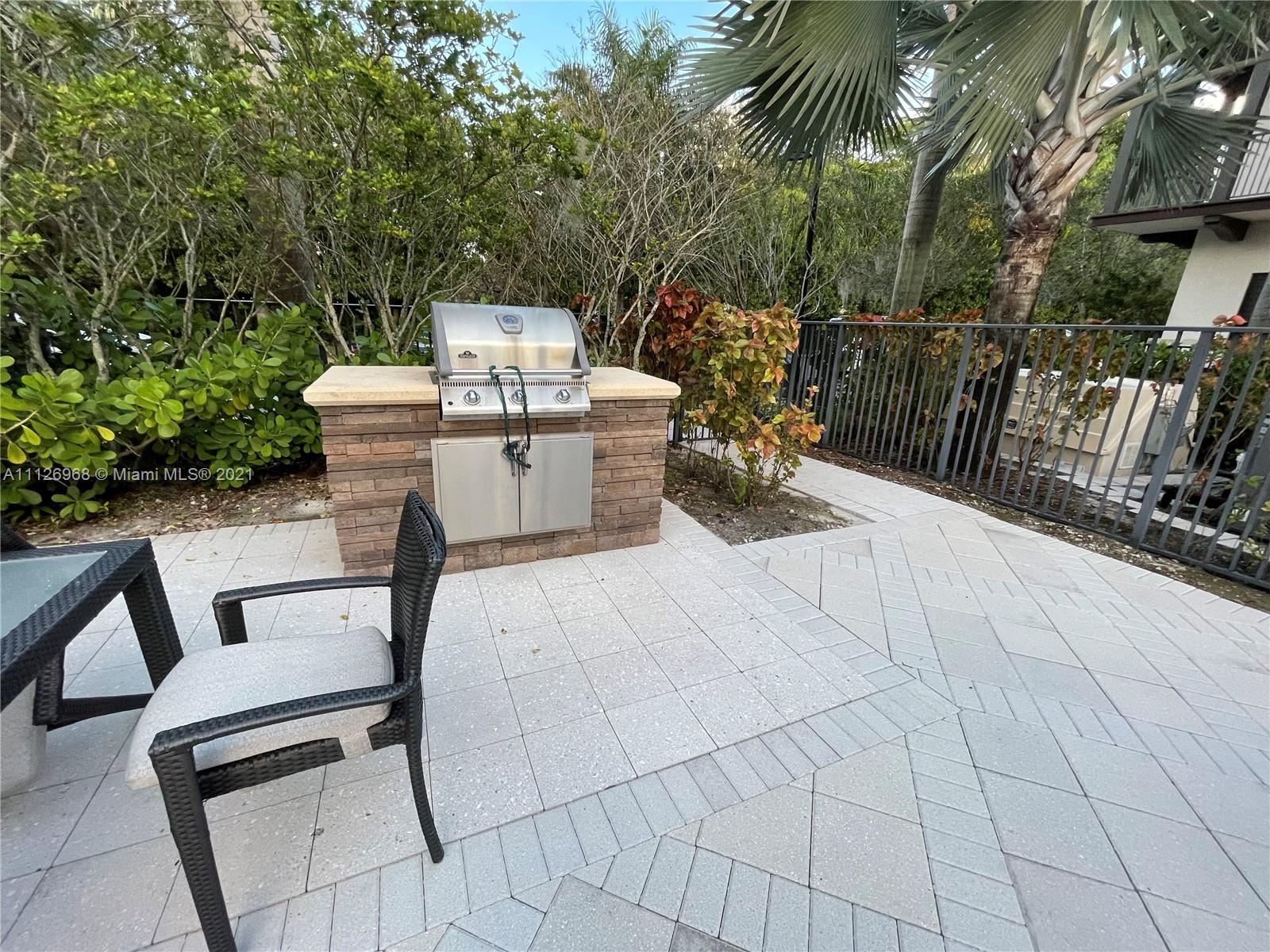 DOWNTOWN DORAL DUTCHER - Residential Lease