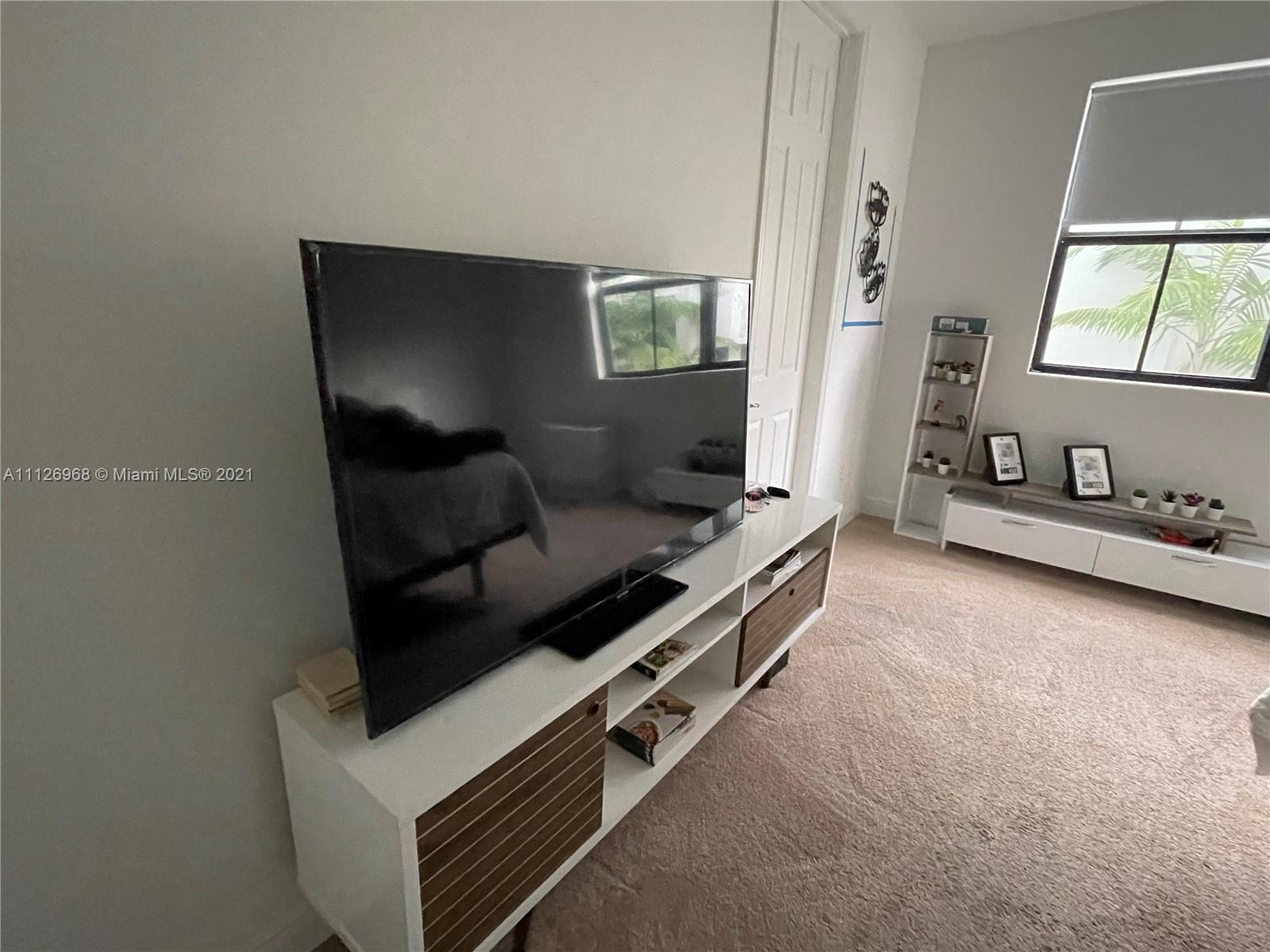 DOWNTOWN DORAL DUTCHER - Residential Lease