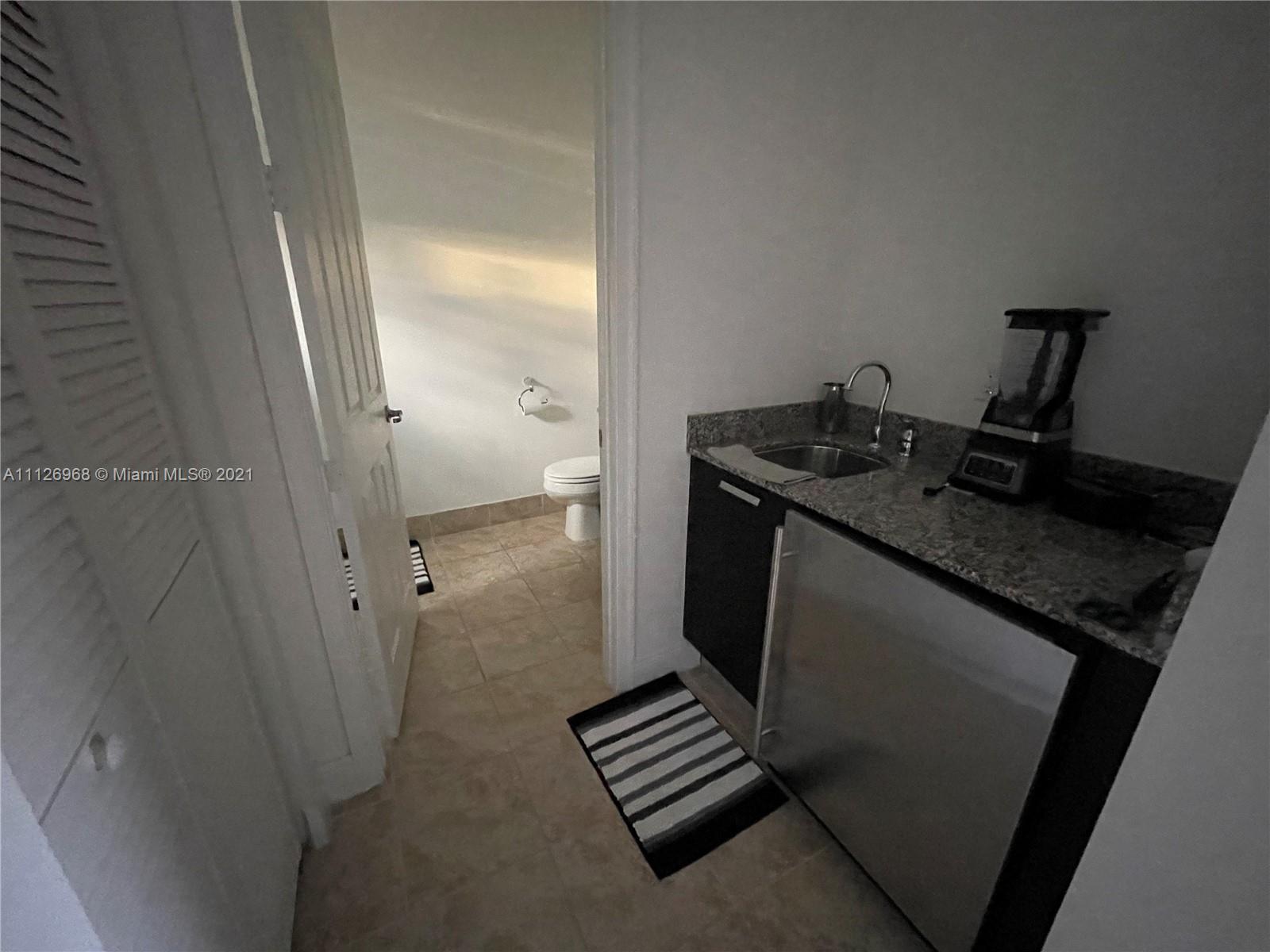 DOWNTOWN DORAL DUTCHER - Residential Lease