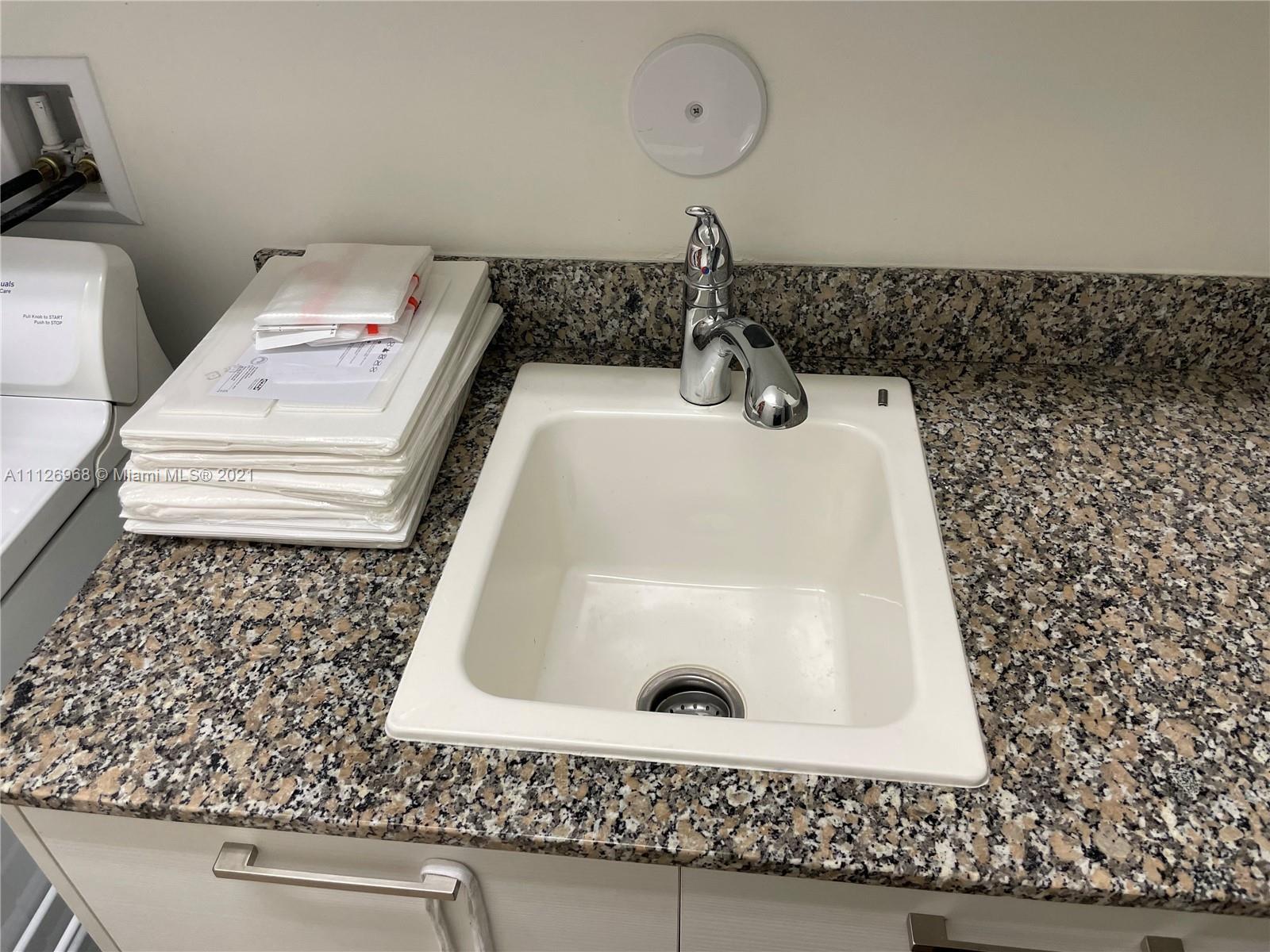 DOWNTOWN DORAL DUTCHER - Residential Lease