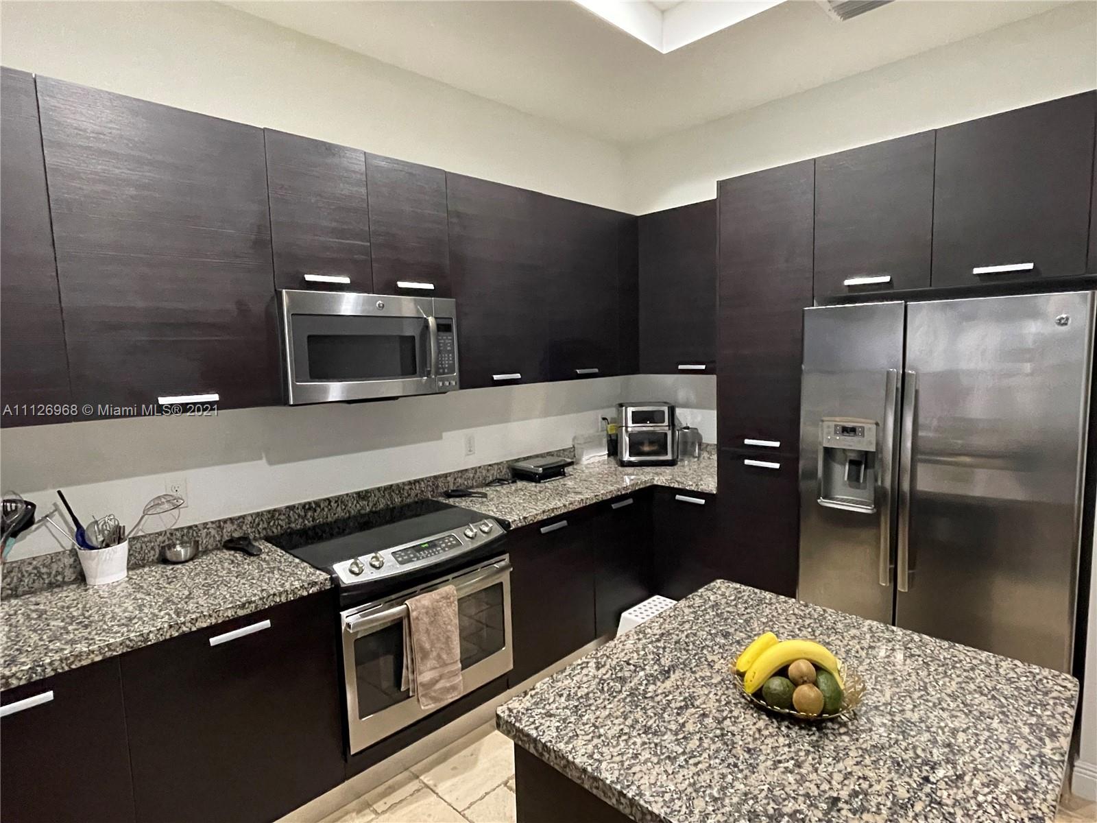 DOWNTOWN DORAL DUTCHER - Residential Lease