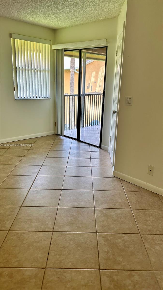 CIRCLE VILLAS (THE) CONDO - Residential Lease