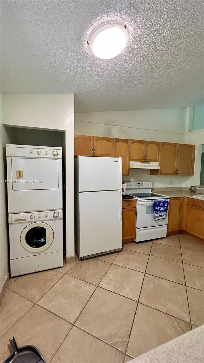 CIRCLE VILLAS (THE) CONDO - Residential Lease