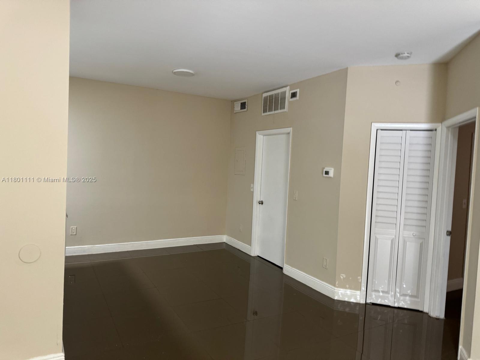 LA HACIENDA COUNTRY CLUB - Residential Lease