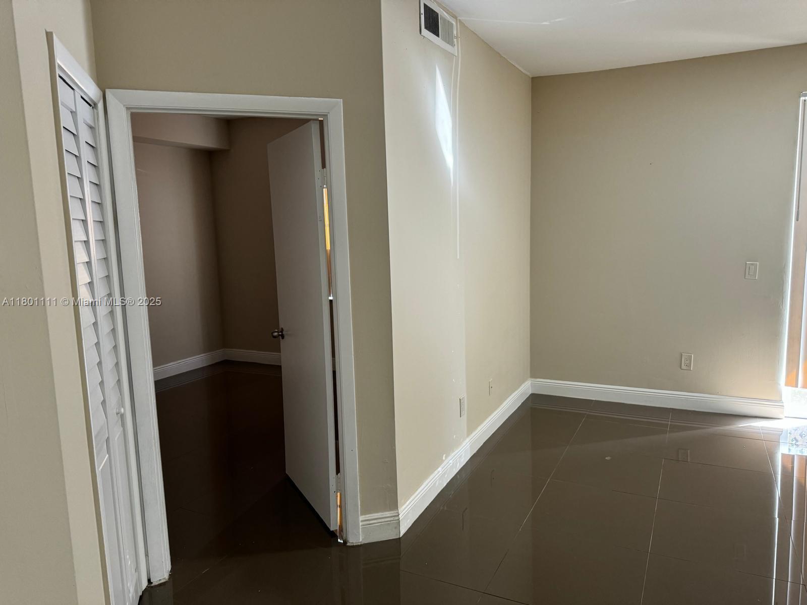 Beautiful and spacious 1-bedroom apartment located on the first floor in the desirable gated community of La Hacienda. This recently updated unit features sleek porcelain floors throughout, a modern kitchen, and soaring high ceilings that enhance the sense of space and light. Enjoy the convenience of an in-unit washer and dryer. La Hacienda offers a variety of amenities including a sparkling pool, kids’ playground, on-site management, and more. Don’t miss this opportunity to live in comfort and style in a well-maintained community!