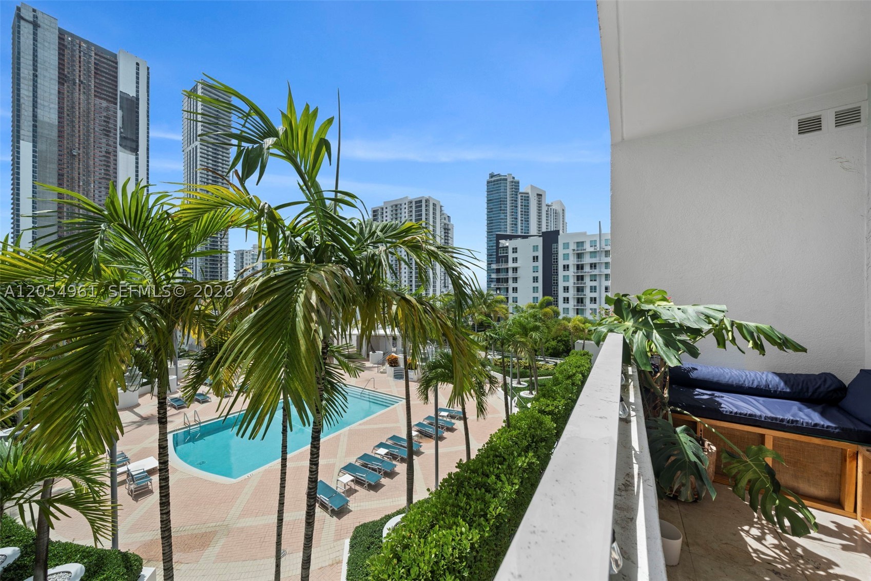 CITY 24 CONDO - Residential