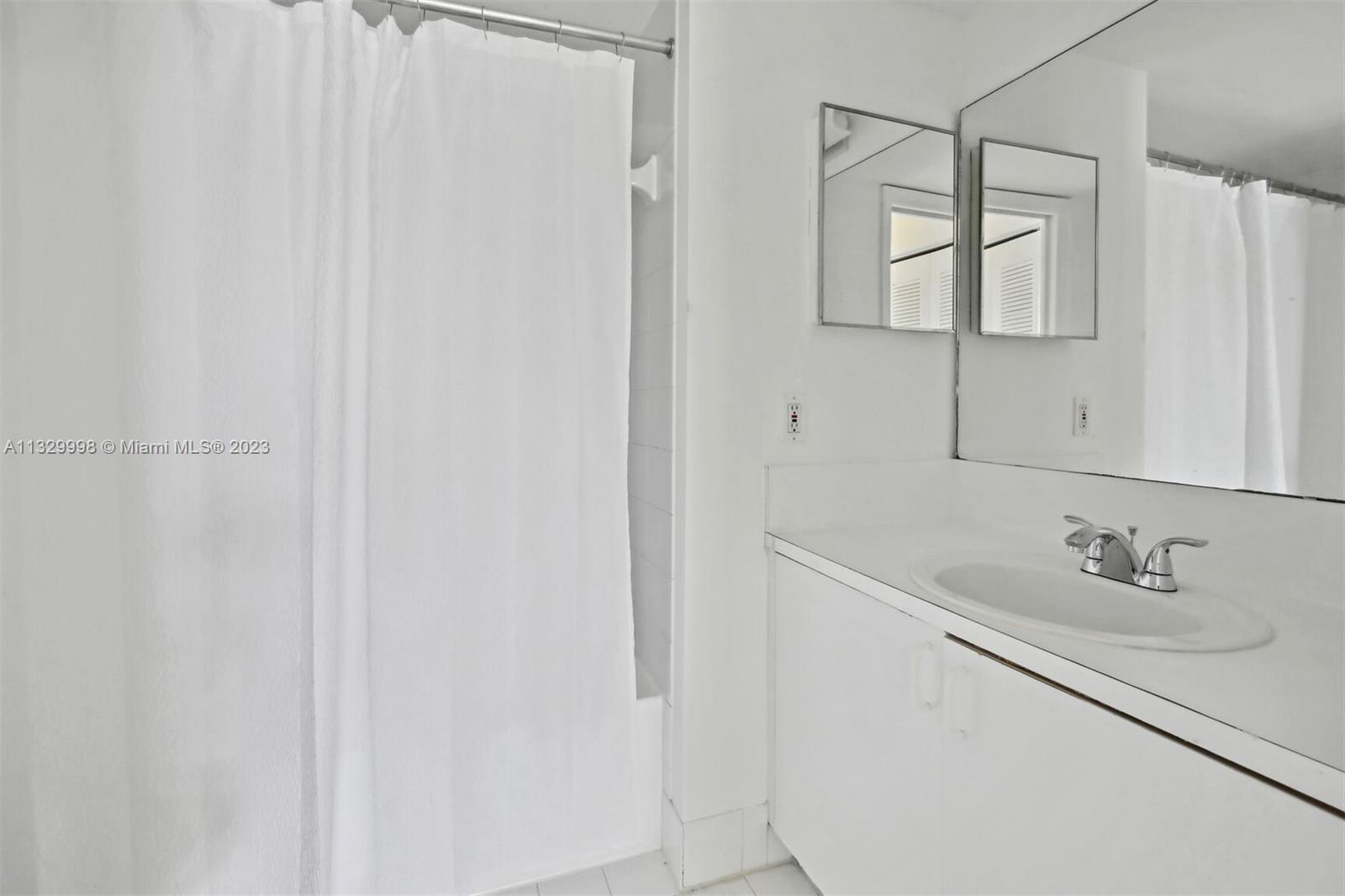 ST ANDREWS CONDO - Residential Lease