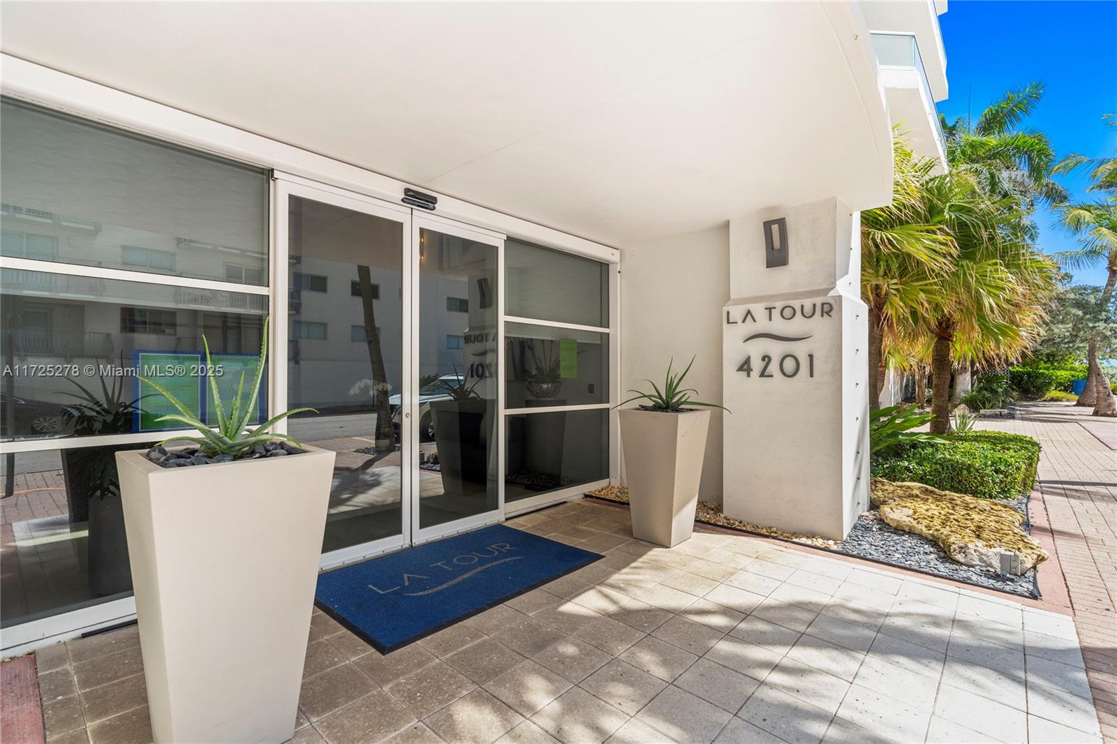 LA TOUR CONDO - Residential