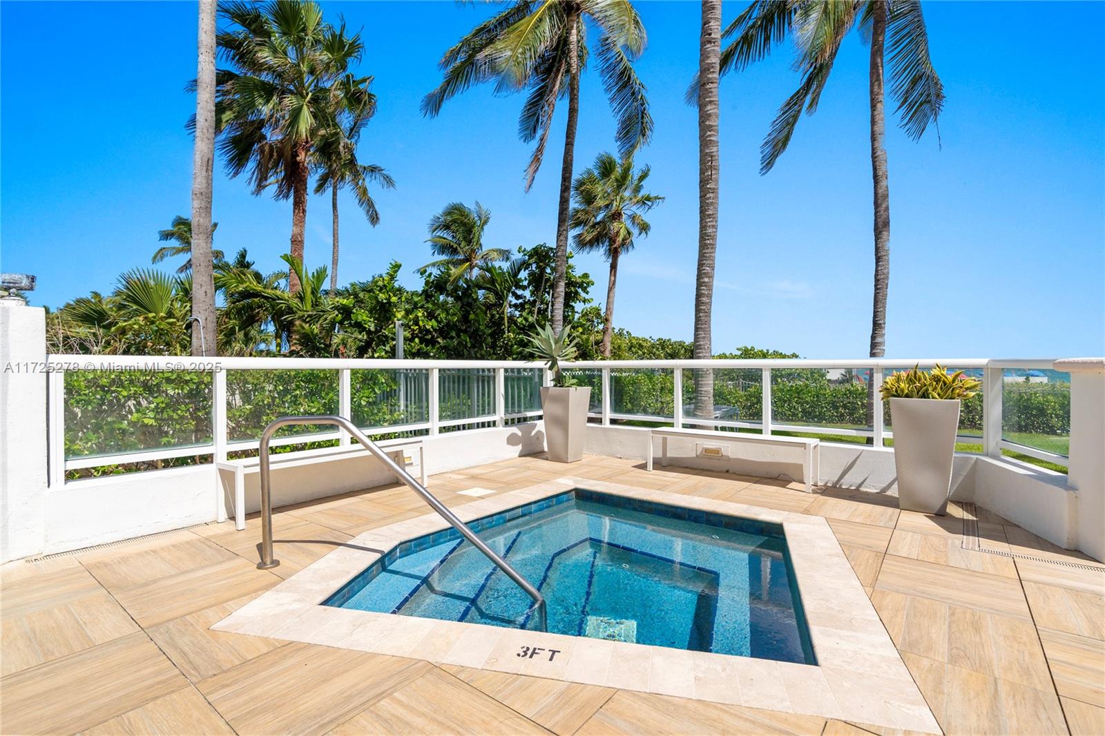 LA TOUR CONDO - Residential