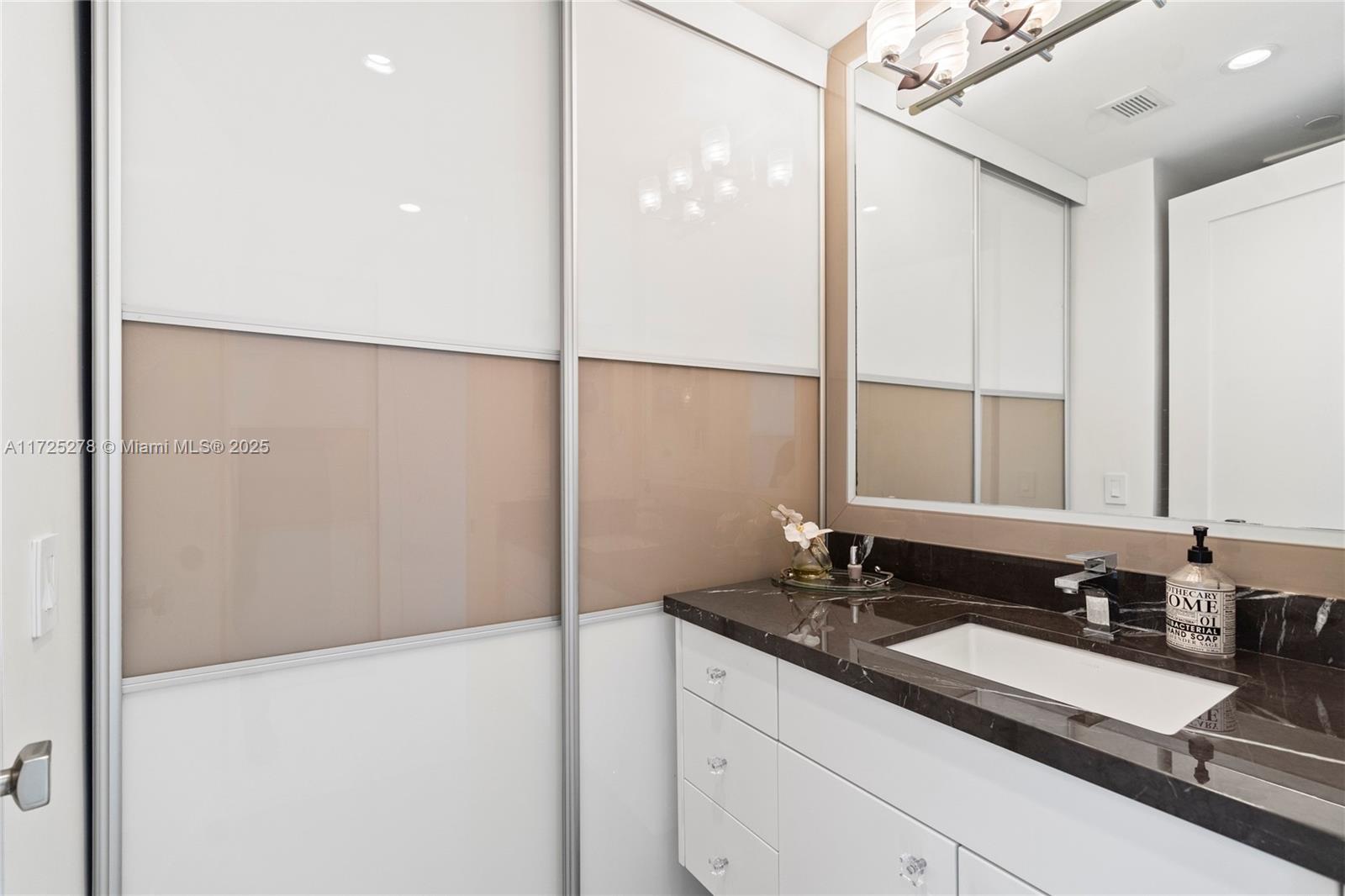 LA TOUR CONDO - Residential