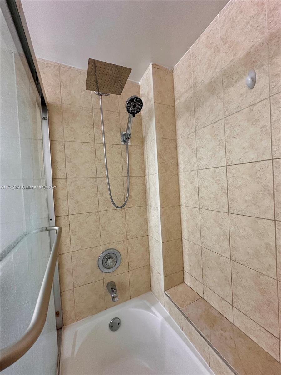 LAS VISTAS AT DORAL CONDO - Residential Lease