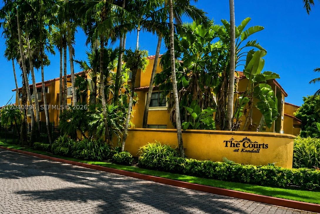 THE COURTS AT KENDALL CON - Residential