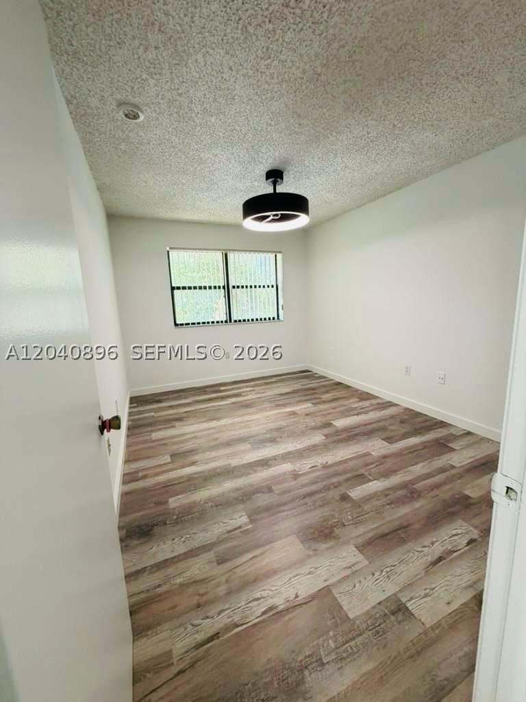THE COURTS AT KENDALL CON - Residential