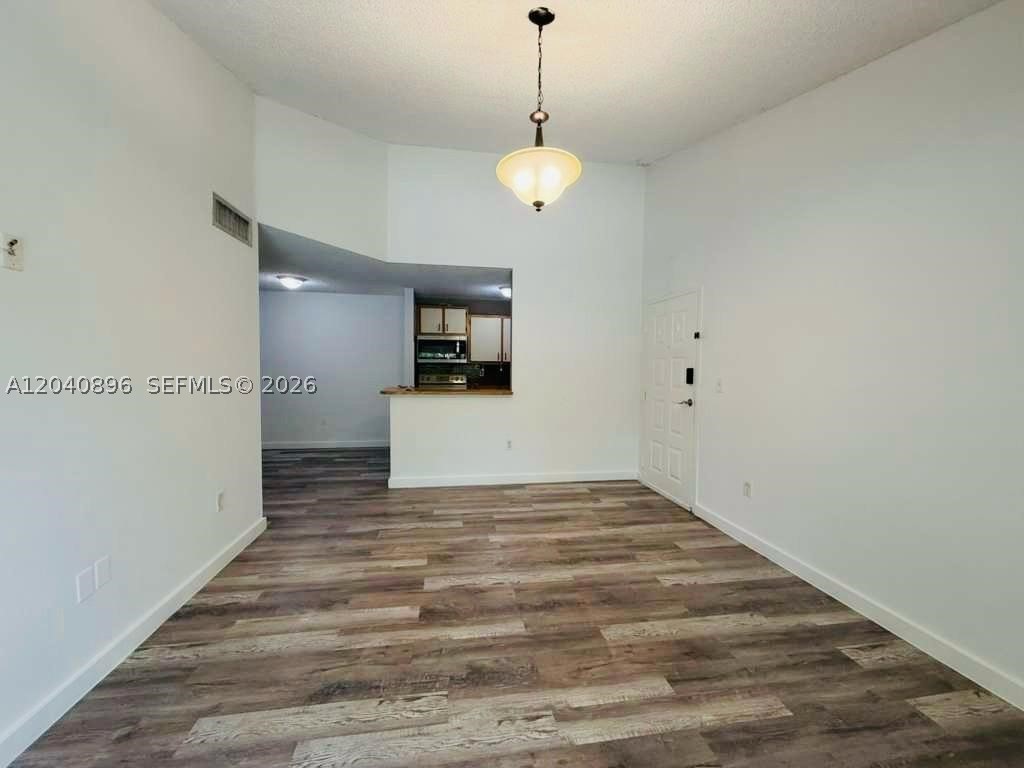 THE COURTS AT KENDALL CON - Residential
