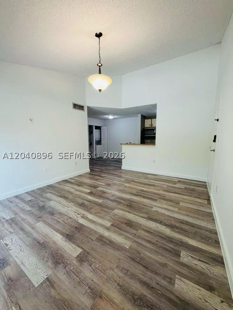 THE COURTS AT KENDALL CON - Residential