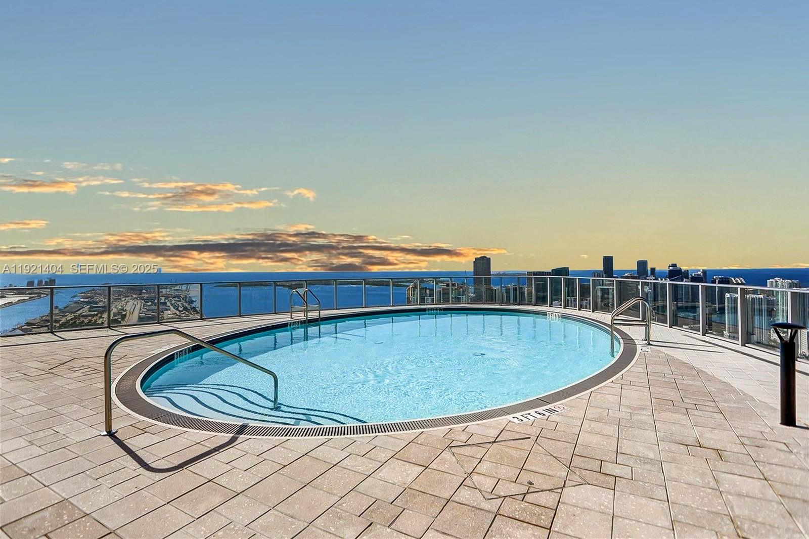 PARAMOUNT MIAMI WORLDCENT - Residential