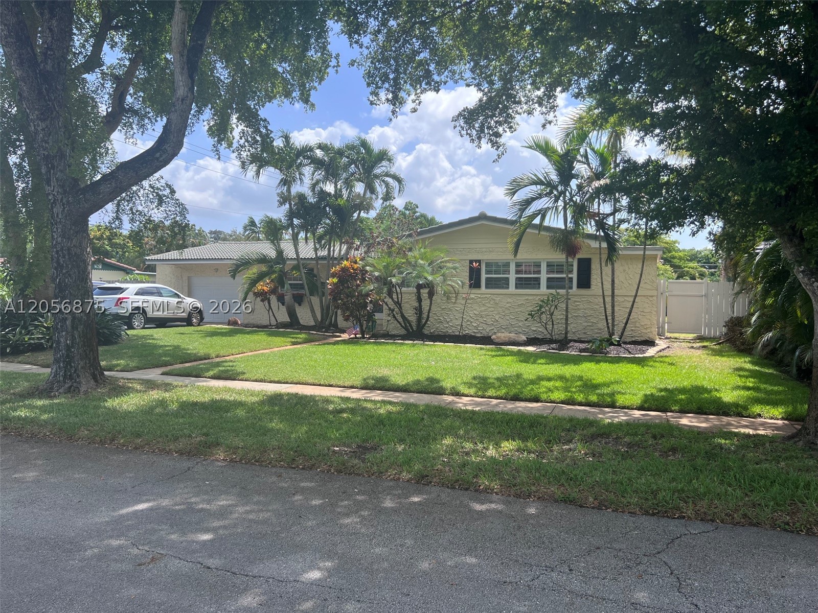 PLANTATION GARDENS 3RD SE - Residential