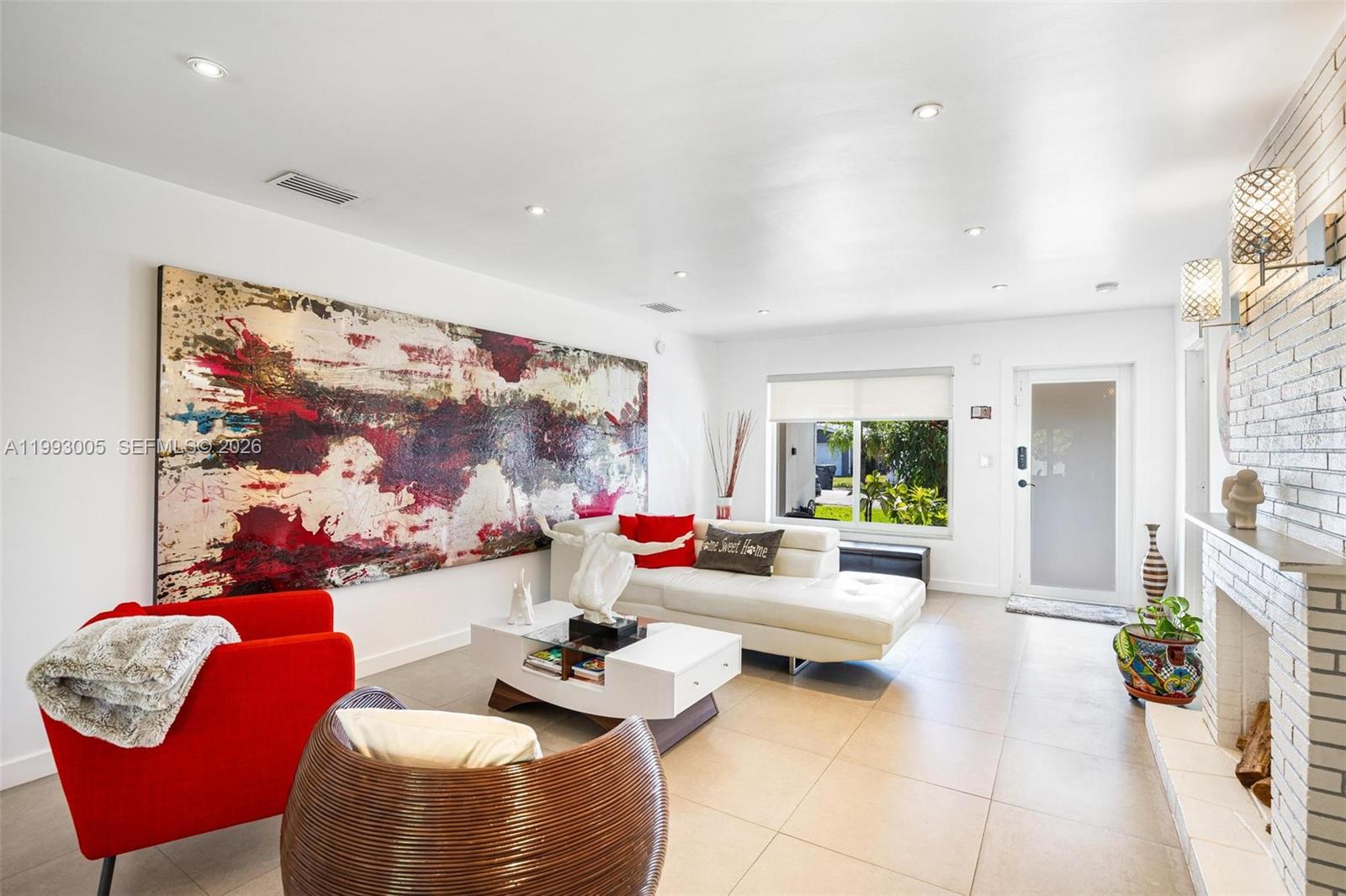 HOLLYWOOD LITTLE RANCHES - Residential