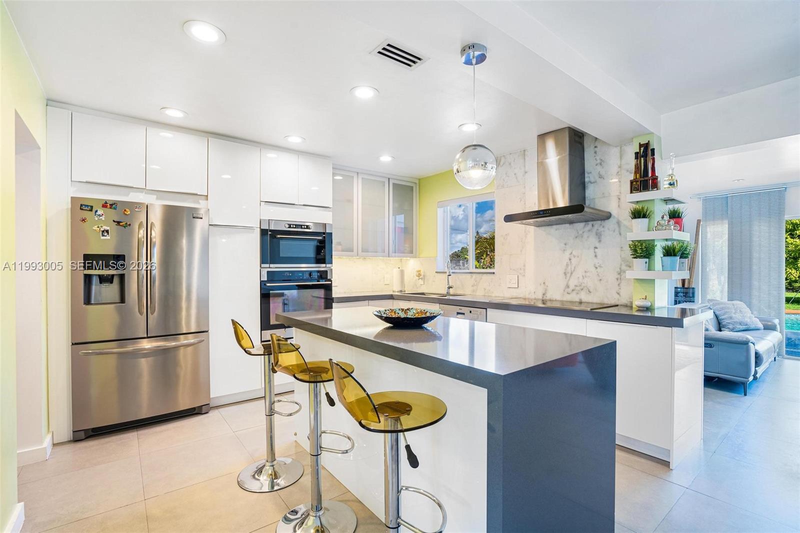 HOLLYWOOD LITTLE RANCHES - Residential